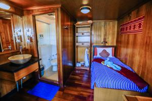 Single bed cabin on Middle deck
