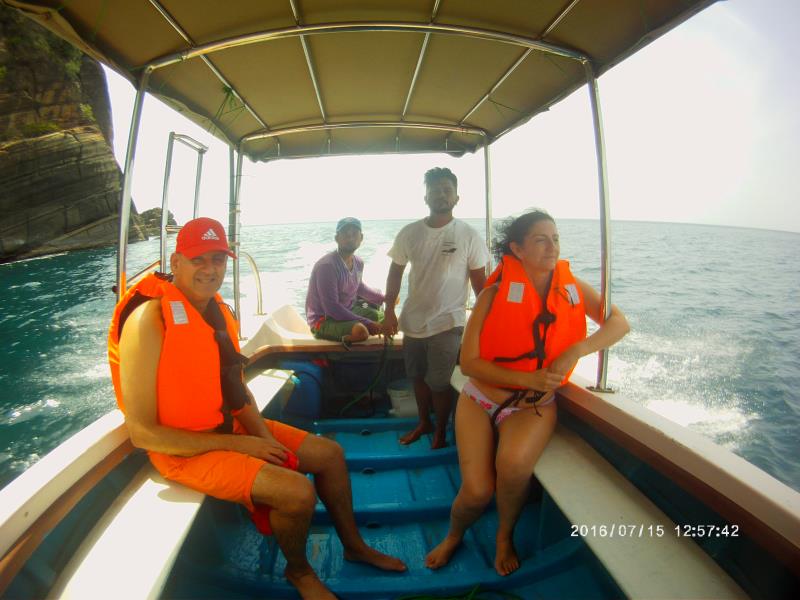 Boat to snorkeling site!