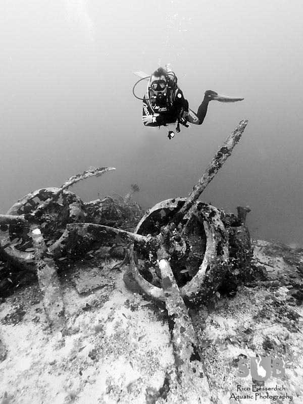 Diving an airplane wreck in 60 meters depth comes with new challenges to uw photographers.  