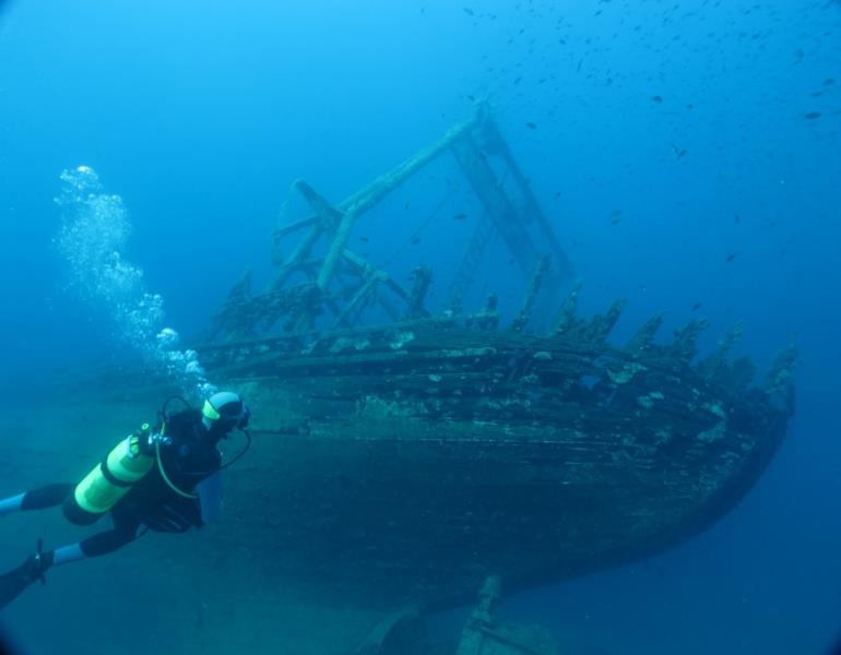 diving_croatia_mediterranean_wreck_divers-1001739.jpg!d