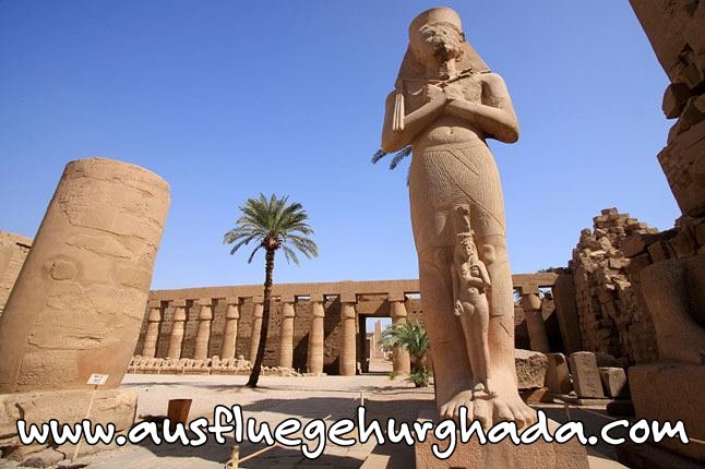 Luxor ist die Hauptstadt vom alten Ägypten. Jeder Platz, jede Ecke in dieser touristisch, kulturellen, wunderschönen Stadt ist Zeuge von der Gröse alten Ägyptens. Der Tempel von Luxor, das Luxor Museum, Karnak Tempel, Tal der Könige, ... - diese Antiquitäten und Schönheiten von Äegypten sind Gründe, warum Reisegruppen und Tagesausflüge nach Luxor kommen. 
