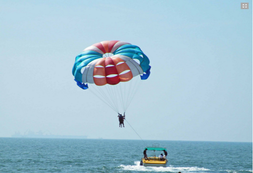 Want to feel your pulse faster? Then you should try flying in the air and enjoy the bird’s eye view of the sea. 