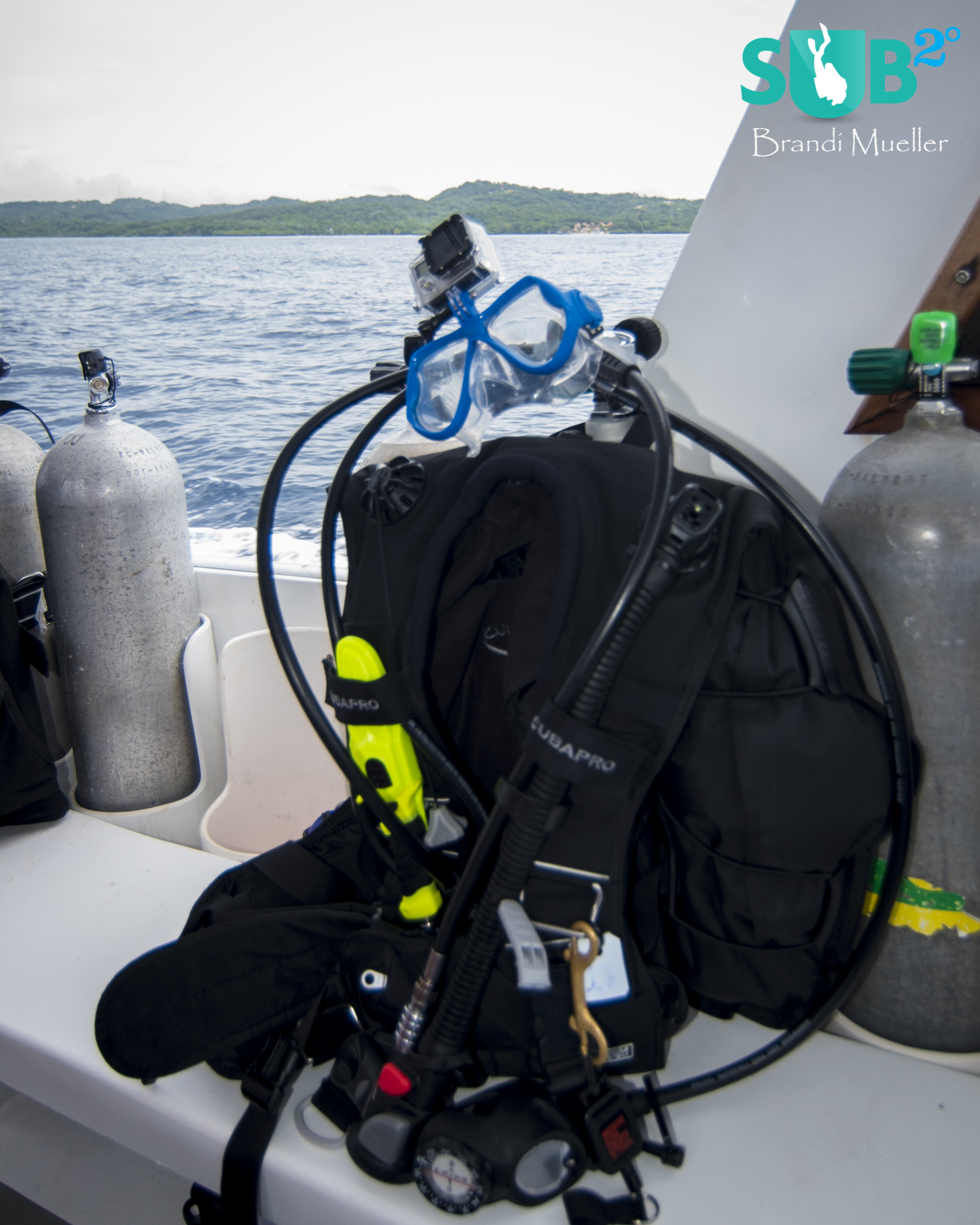 The perfect compliment to any scuba diver's gear kit: Sandmarc's Aqua Mask built to mount a GoPro.