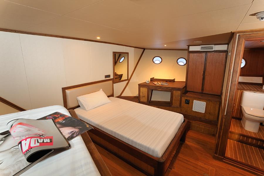 www.cruise-maldives.com boat cabin